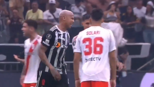 Deyverson: "Los argentinos hacen tonterías cuando van ganando y se enojan al ir perdiendo"