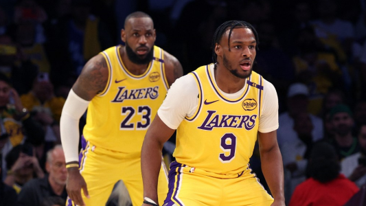 Hito en la NBA: LeBron y Bronny James son primer padre e hijo en jugar juntos