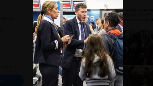 Pilotos y tripulantes de cabina realizaron en Aeroparque una jornada de "concientización" de pasajeros