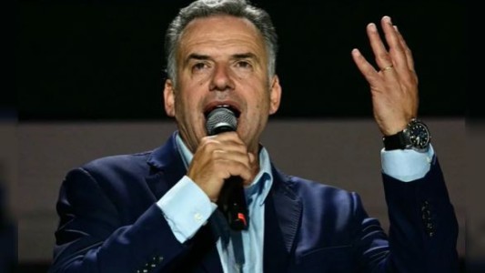 Yamandú Orsi se impuso en las elecciones uruguayas pero irá a balotaje con Delgado