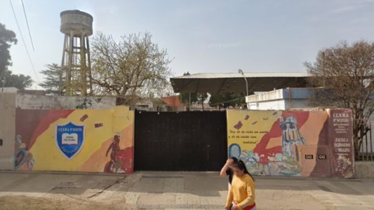 Un estudiante de 18 años golpeó brutalmente a su docente y fue detenido