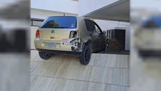 Manejaba borracho y chocó contra una comisaría