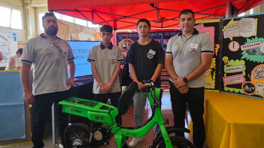 Córdoba: estudiantes crearon una moto eléctrica y buscan hacerla autosustentable con energía solar