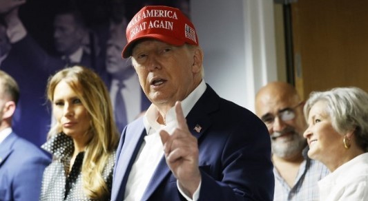Trump votó en Palm Beach y dijo que reconocerá su derrota "si son unas elecciones justas"