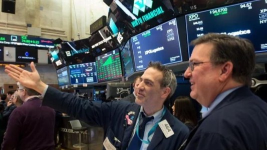 El riesgo país cayó al nivel más bajo desde las elecciones primarias de 2019 en la Argentina