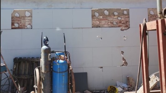 A un hombre se le cayó la pared encima mientras limpiaba y debió ser internado de urgencia en Córdoba