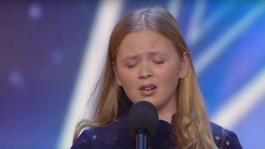 Una niña de 12 años sorprendió al jurado del "Got Talent" británico