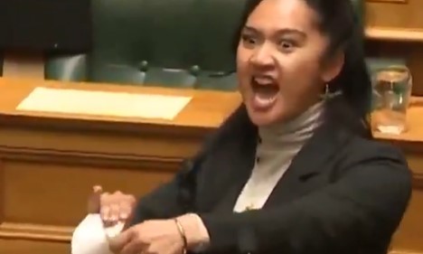 Diputados maoríes hicieron un "haka" para protestar en el Parlamento de Nueva Zelanda