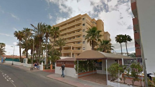 Mientras hacía la mudanza, halló un cadáver en un congelador de su casa