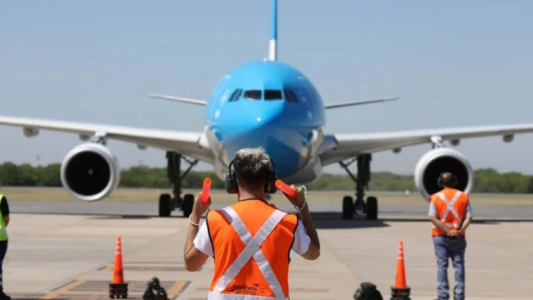 El Estado ya no estará obligado a contratar a Aerolíneas Argentinas con "exclusividad"