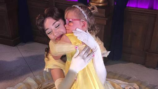 La mujer que intenta que su hija recorra el mundo antes de quedarse ciega