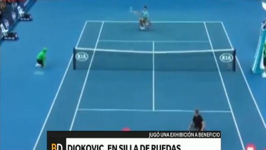 Djokovic jugó al tenis en silla de ruedas