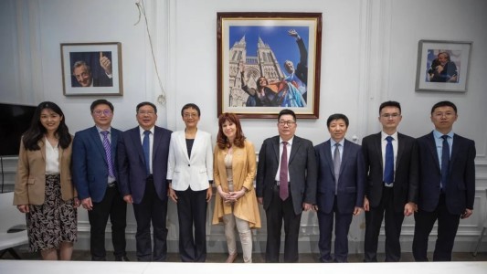 Cristina Kirchner recibió en el Instituto Patria a una delegación de funcionarios de China