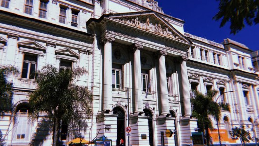 El salario mínimo cayó 28% en el último año, según la UBA