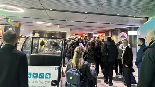 Desalojan aeropuerto en Londres por un paquete sospechoso