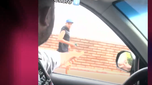 Convenció al ladrón para devolviera el celular