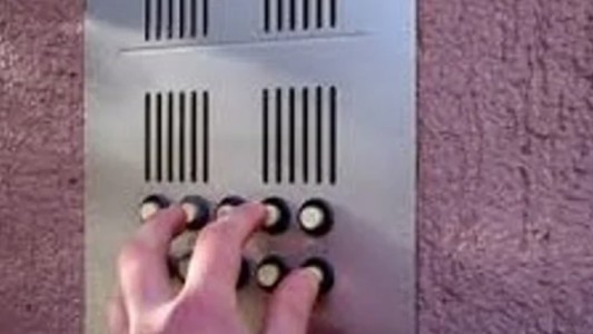 Rosario: un chico de once años jugaba al ring raje y recibió una golpiza que le fracturó una muñeca