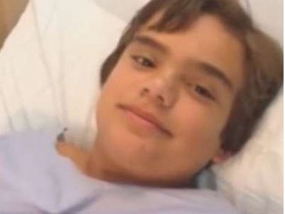 Se tragó un silbato y suena cada vez que respira