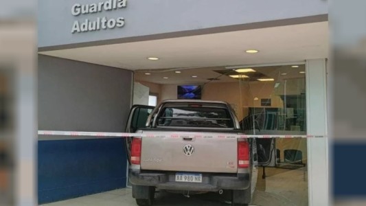 Un barra de Boca chocó su camioneta contra la guardia del Hospital de Boulogne