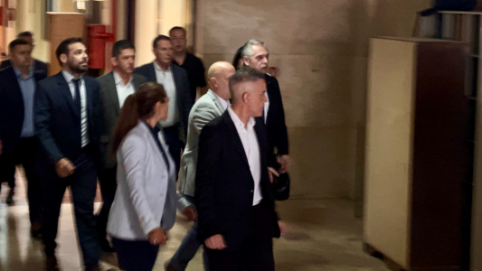 Irregularidades en la contratación de seguros: declara Alberto Fernández