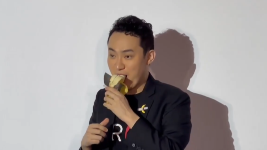 Se comió la banana que compró como obra de arte en 6,2 millones de dólares