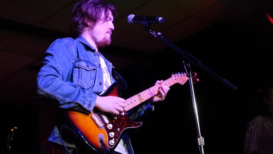 De incipiente cineasta a brillar como músico en Estados Unidos