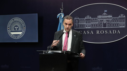 El Gobierno anunció que se cobrará la educación universitaria y la salud a extranjeros