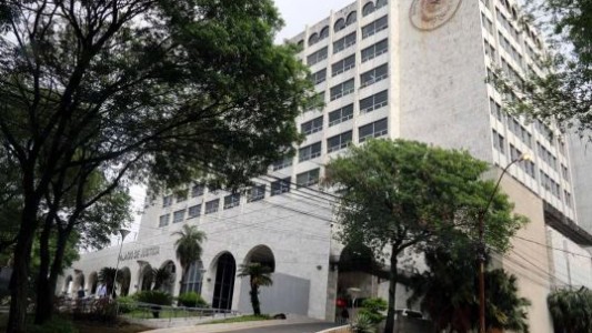 Evacuaron por una amenaza de bomba los Tribunales de Asunción donde está la causa del senador Kueider