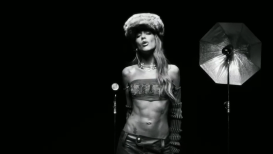 "Nunca funcionó": Tini Stoessel presentó “El Cielo" con mensaje para Rodrigo de Paul