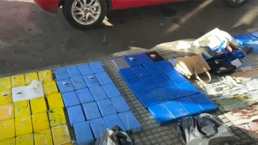 Incautaron 70 ladrillos de cocaína en Floresta: una pareja y un menor detenidos