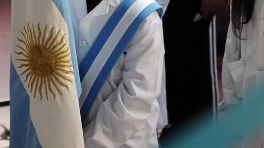 Denunció al colegio porque su hija no es abanderada y suspendieron la ceremonia