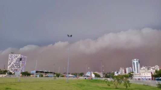 Fuertes tormentas con viento provocaron destrozos en Córdoba