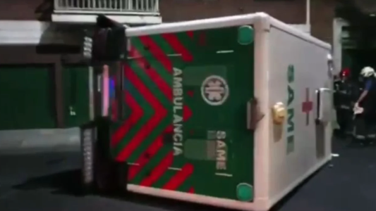 Volcó una ambulancia en San Cristóbal: cuatro heridos