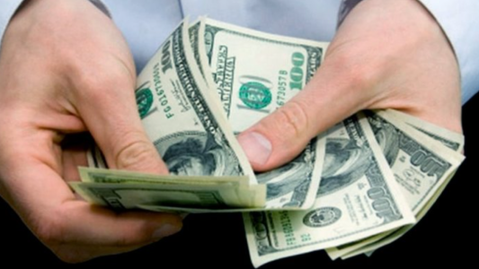 Volvió a subir el dólar blue y ronda los $1200