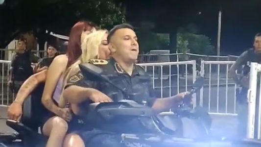 Un comisario entró por la fuerza al recital de Los Piojos con mujeres y un cuatriciclo: fue desafectado