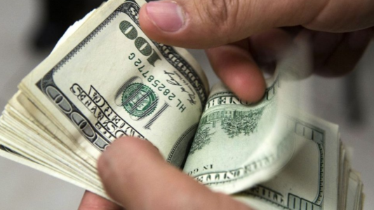 El dólar blue volvió a subir y se acerca a los $1200