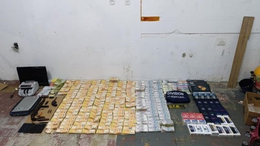 Amenazaron y extorsionaron a una mujer por retrasarse en el pago de un préstamo y los imputaron