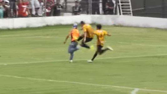 Video: partido de Copa Argentina terminó a los golpes