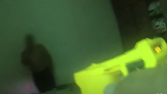 Usaron una taser para evitar que un hombre se suicidara