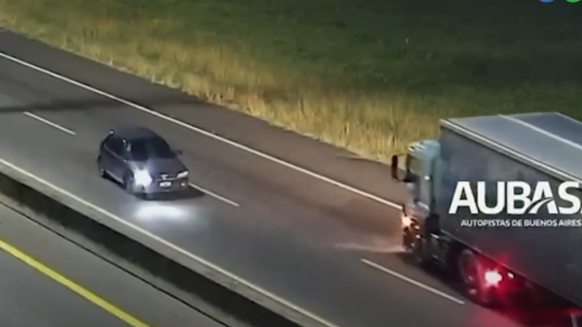 Borracho en la autopista: manejó 10 kilómetros a contramano