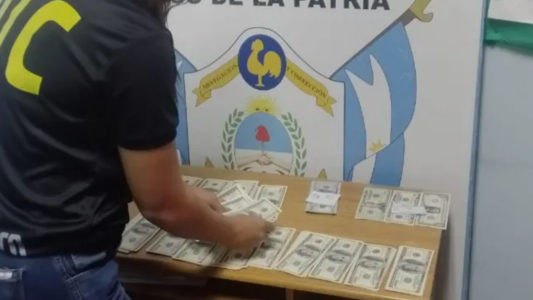 Denunció que le robaron US$28.000: la Policía descubrió que se los llevó su hija para las vacaciones