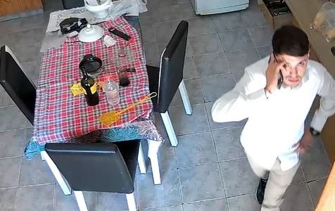 Cuento del tío en Córdoba: se hizo pasar por contador, engañó a un jubilado y le robó los dólares que ahorró