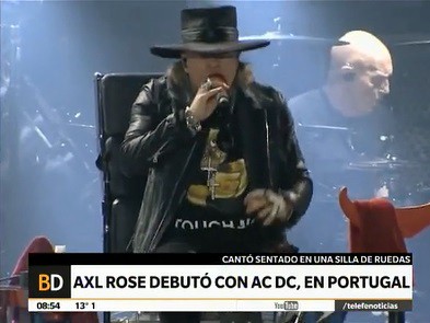 Axl Rose se presentó con AC/DC sentado en una silla