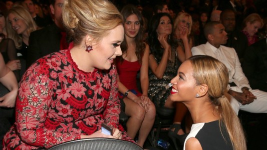 Adele interrumpe su concierto para hablar sobre Beyoncé