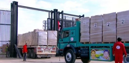 Primeros camiones con ayuda humanitaria llegan a Gaza desde Egipto