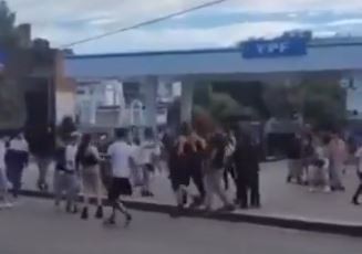 Pelea, descontrol y ataque a policías a la salida de un boliche en Villa Carlos Paz