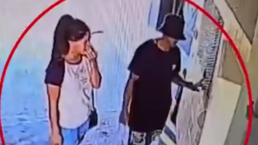 Horror en Lomas de Zamra: degolló a su pareja en un hotel alojamiento