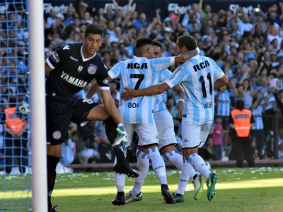 Racing venció a un Lanús con pocos titulares