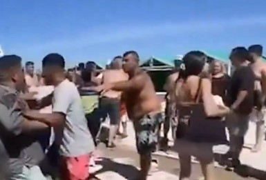 Mar del Plata: un grupo se agarró a trompadas mientras jugaban al metegol en un balneario