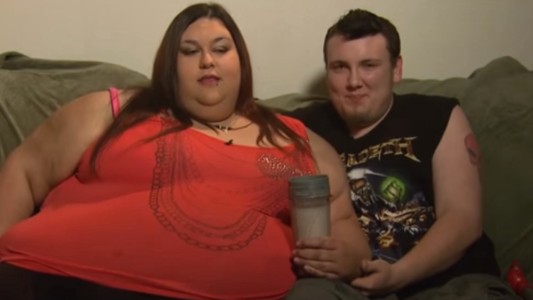 La mujer que come para llegar a los 450 kilos quiere ser madre
